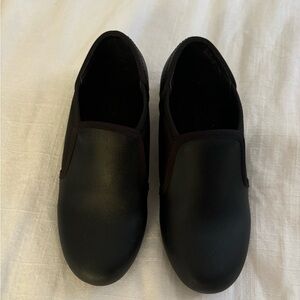 Very good condition Theatricals slip in black tap shoes size 12.